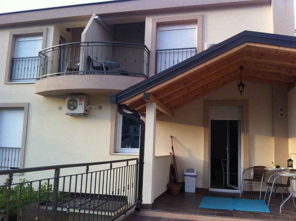 מוסטר Guesthouse Liska מראה חיצוני תמונה